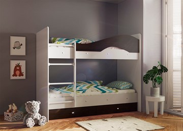 Детская  двухъярусная кровать Мая с 2 ящиками на щитах, корпус Млечный дуб, фасад Венге в Глазове