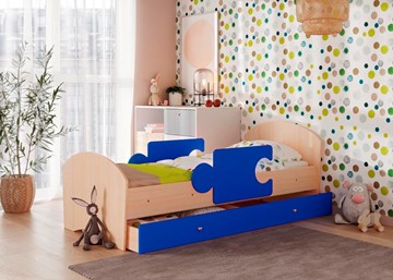 Детская кровать с бортиками и ящиком Мозайка, корпус Млечный дуб/фасад Синий (щиты) в Глазове