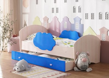 Детская кровать с бортиками Тучка с ящиком, корпус Дуб млечный, фасад Синий в Сарапуле